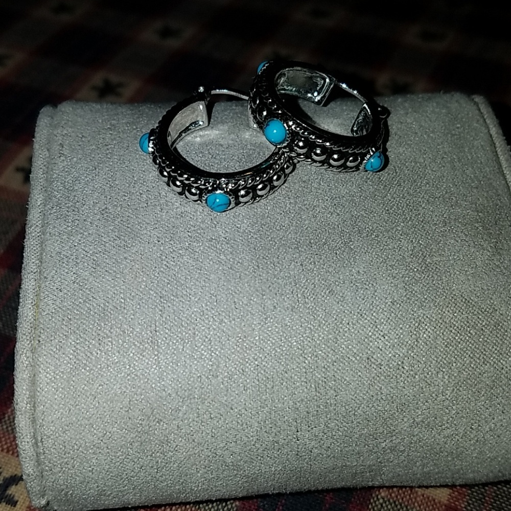 Clasp turquoise studded hoops